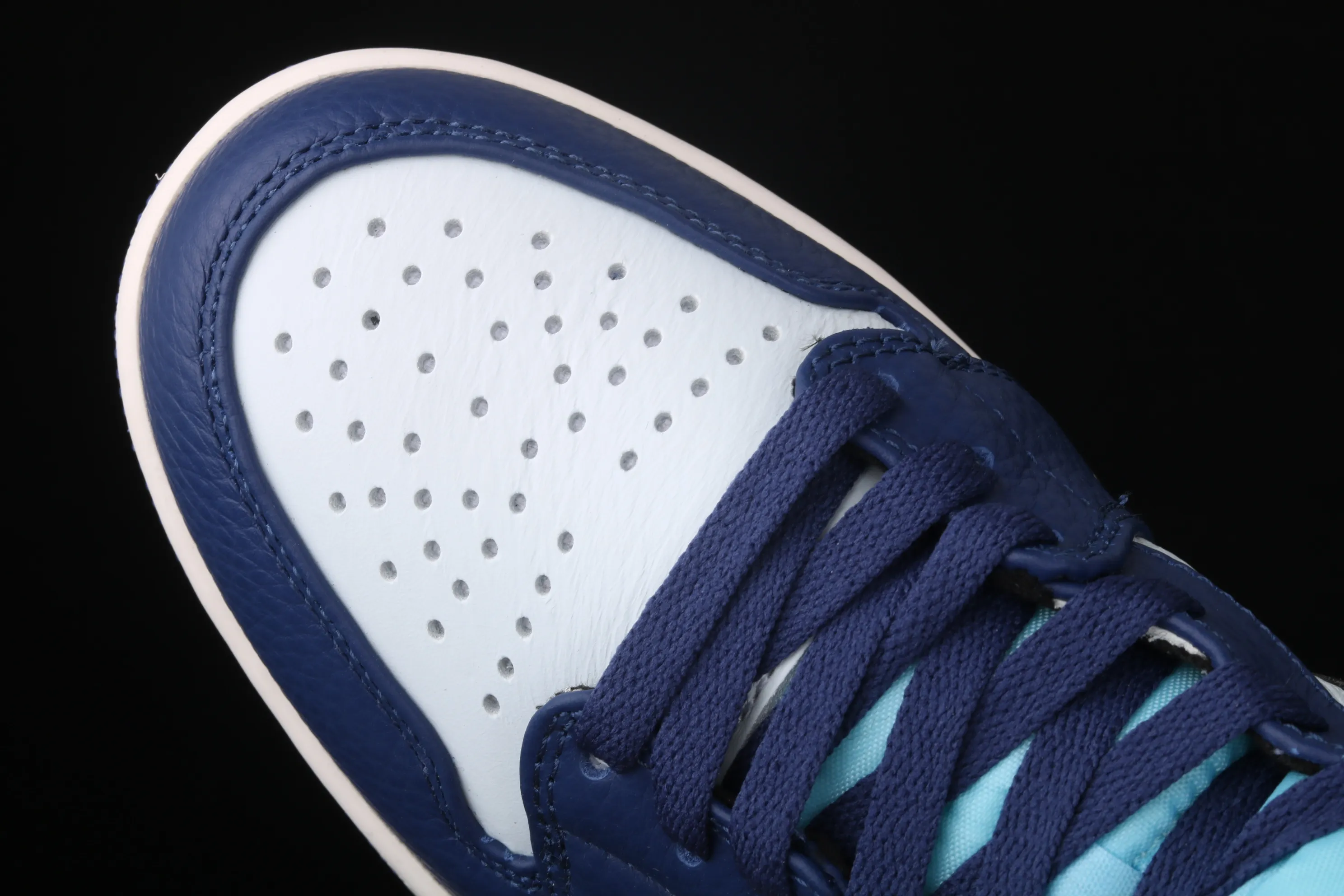 All categories Air Jordan Jordan series basketball shoes Air Jordan 1 Mid Air Jordan 1 Mid AJ1 Joe 1 mid-top‌full head layer‎cultural basketball‌ball‎shoes 852542-400